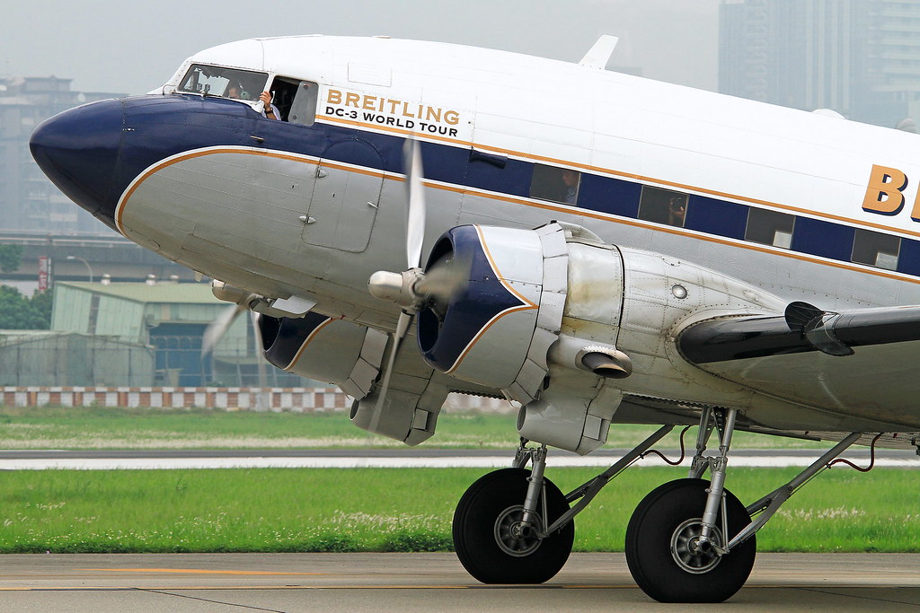 HB-IRJ Breitling  Douglas DC-3(A)