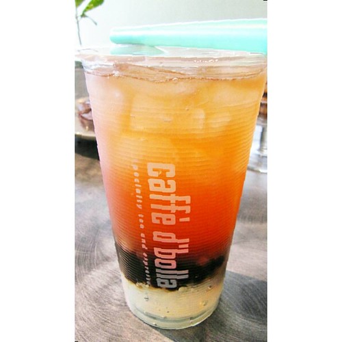 Today is a perfect day for a grapefruit bubble tea with BOTH pearls and coconut jelly! 🌞
