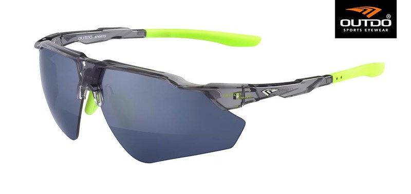 《名家眼鏡》OUTDO Sports 單車及慢跑款白水銀透光灰色偏光太陽眼鏡配透灰框螢光綠鏡腳GT61001 C026