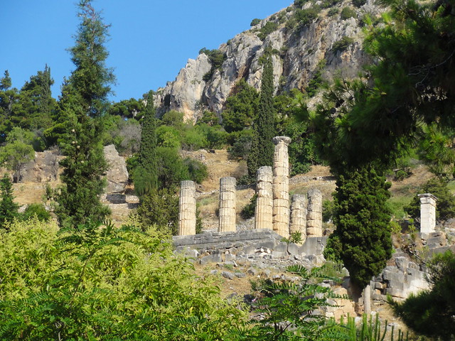 Viajar a Grecia en tiempos revueltos. - Blogs de Grecia - DELFOS, MONUMENTO A LA BATALLA DE LAS TERMÓPILAS Y KALAMBAKA EN METEORA. (8)