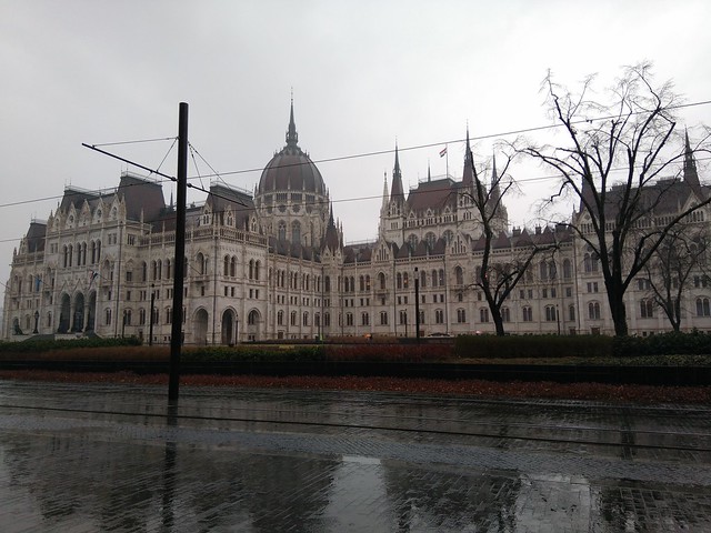 BUDAPEST. VIAJE DE 4 DÍAS Y 1/2 POR ESTA INCREIBLE CIUDAD - Blogs de Hungria - 18/03/17 - VISITA AL PARLAMENTO. GROUPAMA ARENA. HOSPITAL IN THE ROCK (6)