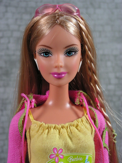 2006 Barbie Loves Benetton Fashion Fever United Colors of Benetton Capri K5354 (1)