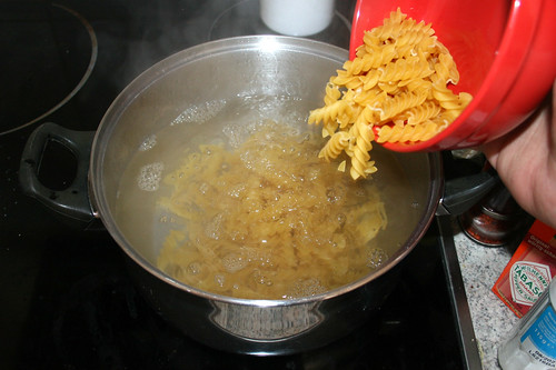 11 - Nudeln kochen / Cook noodles
