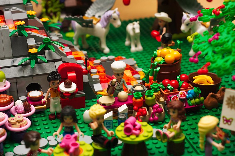 [MOC] gigantesque : univers parallèle, tous les lego Girly font la fête chez Lego Elves 33413438490_4041201ba8_c