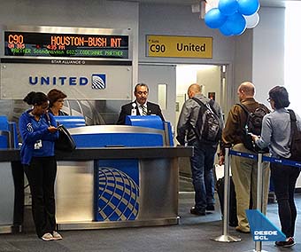 United boarding gate (RD)