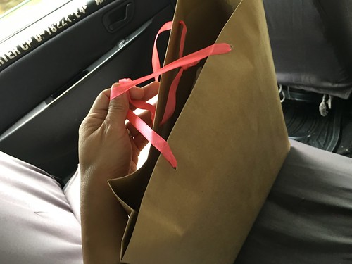 Tara, shopping bag