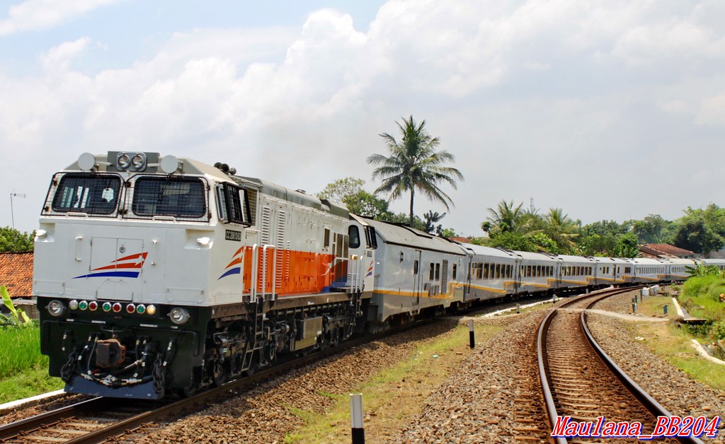 Kereta Api Serayu Tempat Duduk - Ramadhan DE