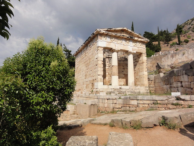 Viajar a Grecia en tiempos revueltos. - Blogs de Grecia - DELFOS, MONUMENTO A LA BATALLA DE LAS TERMÓPILAS Y KALAMBAKA EN METEORA. (13)