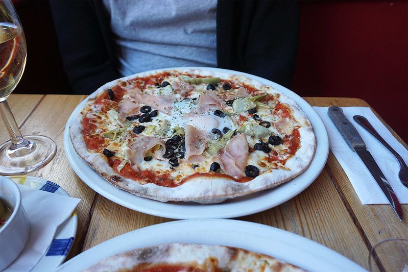 Gluten free stone baked pizza from Stingray Cafe in Tuffnell Park | gluten free Holloway & Finsbury Park guide | North London