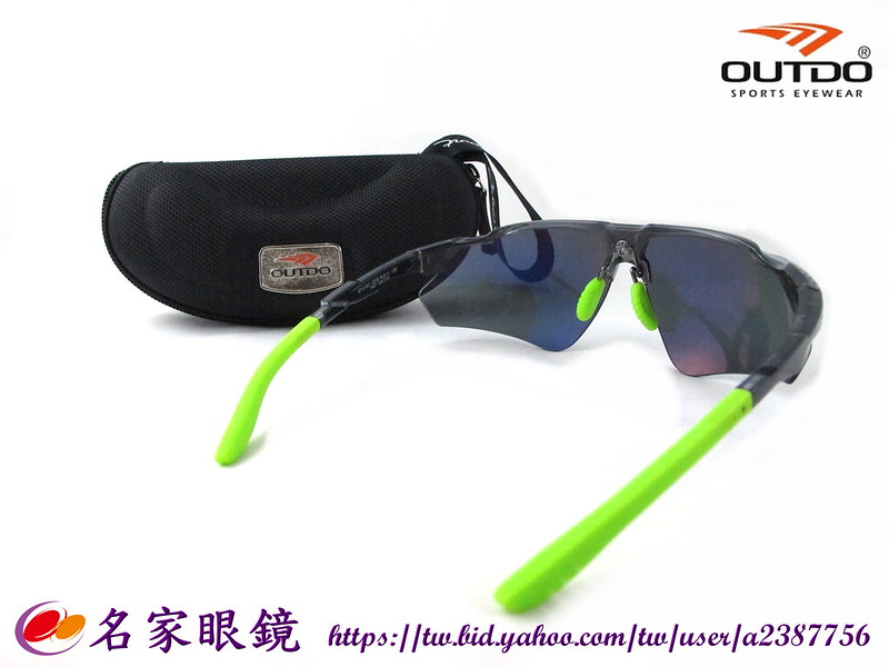 《名家眼鏡》OUTDO Sports 單車及慢跑款白水銀透光灰色偏光太陽眼鏡配透灰框螢光綠鏡腳GT61001 C026