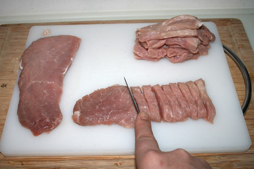 28 - Schnitzel in Streifen schneiden / Cut escalope ins stripes
