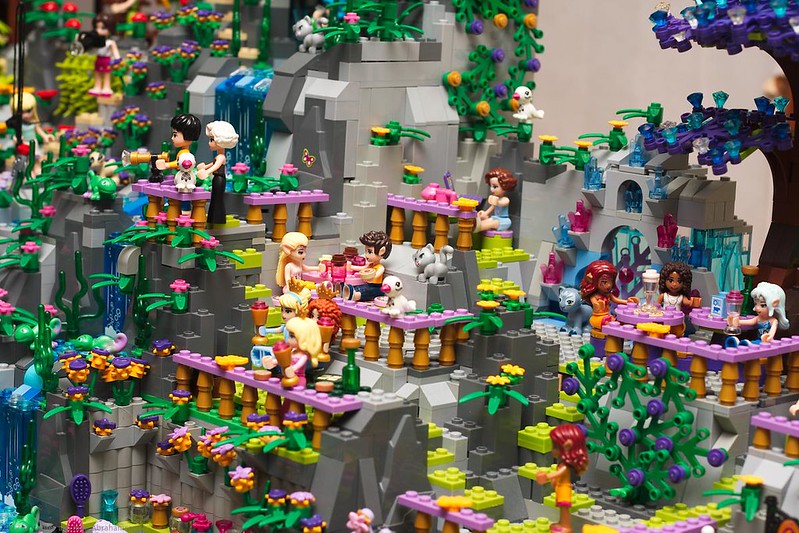 [MOC] gigantesque : univers parallèle, tous les lego Girly font la fête chez Lego Elves 33413435620_bb62e56c62_c