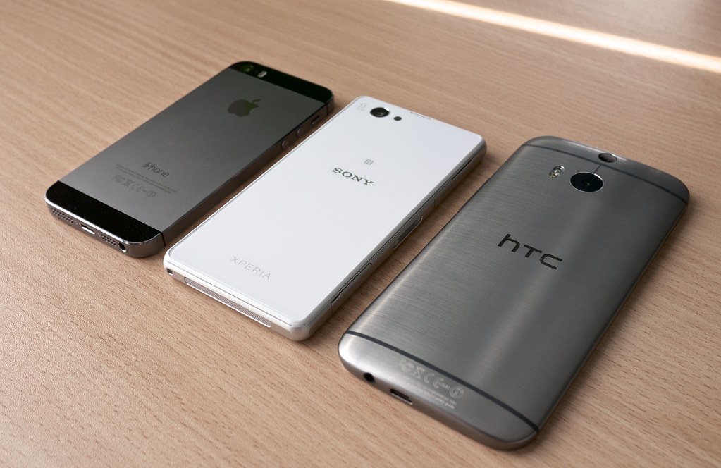 htc one m8 vs sony xperia z1 compact