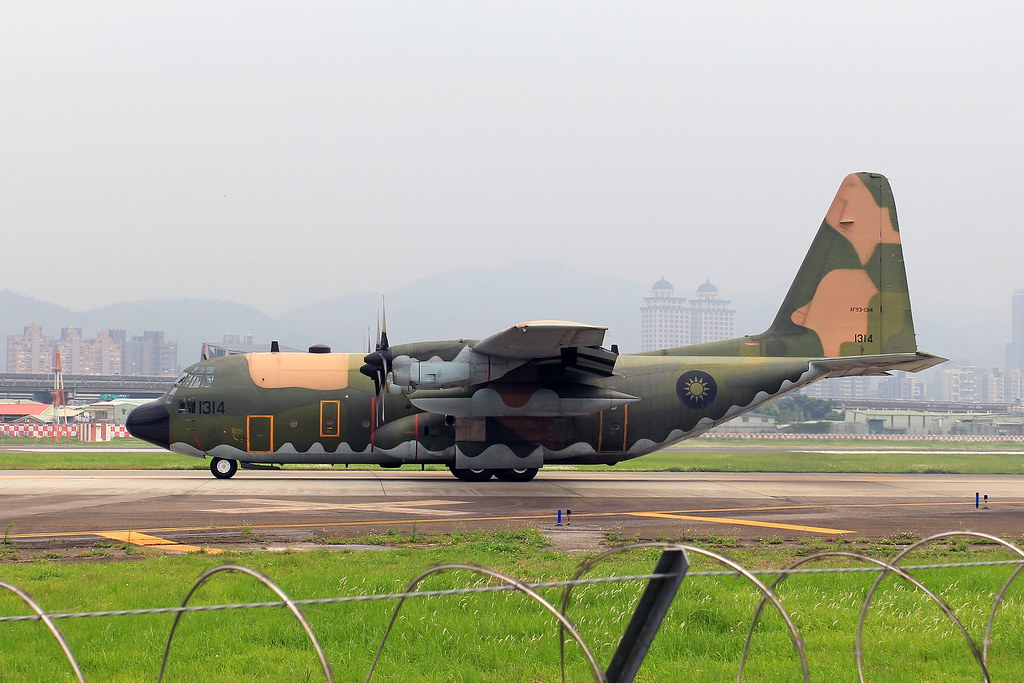 1302 Taiwan - Air Force Lockheed C-130H Hercules (L-382)