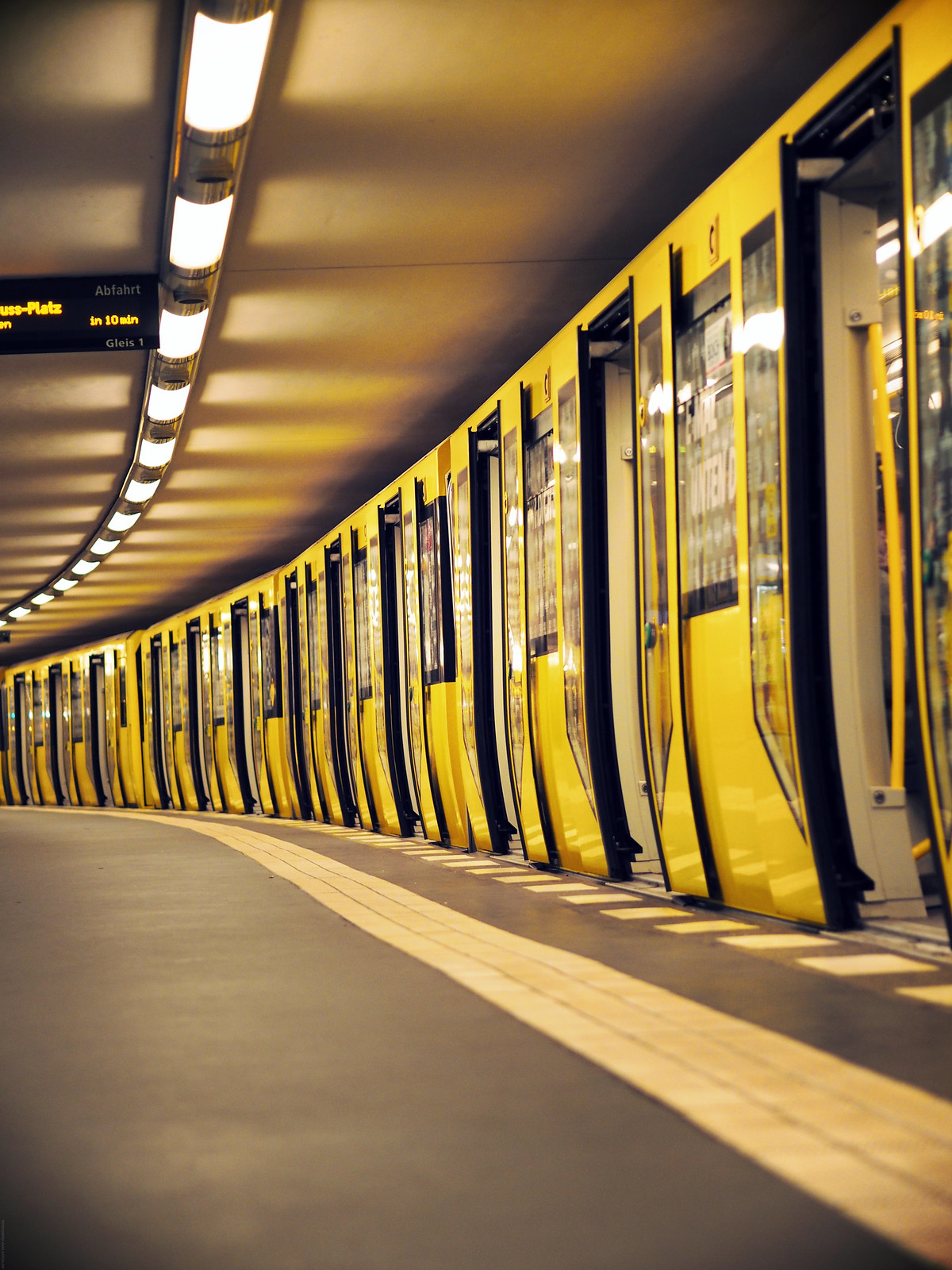 Subway Underground Doors Yellow Berlin U Ban_effected