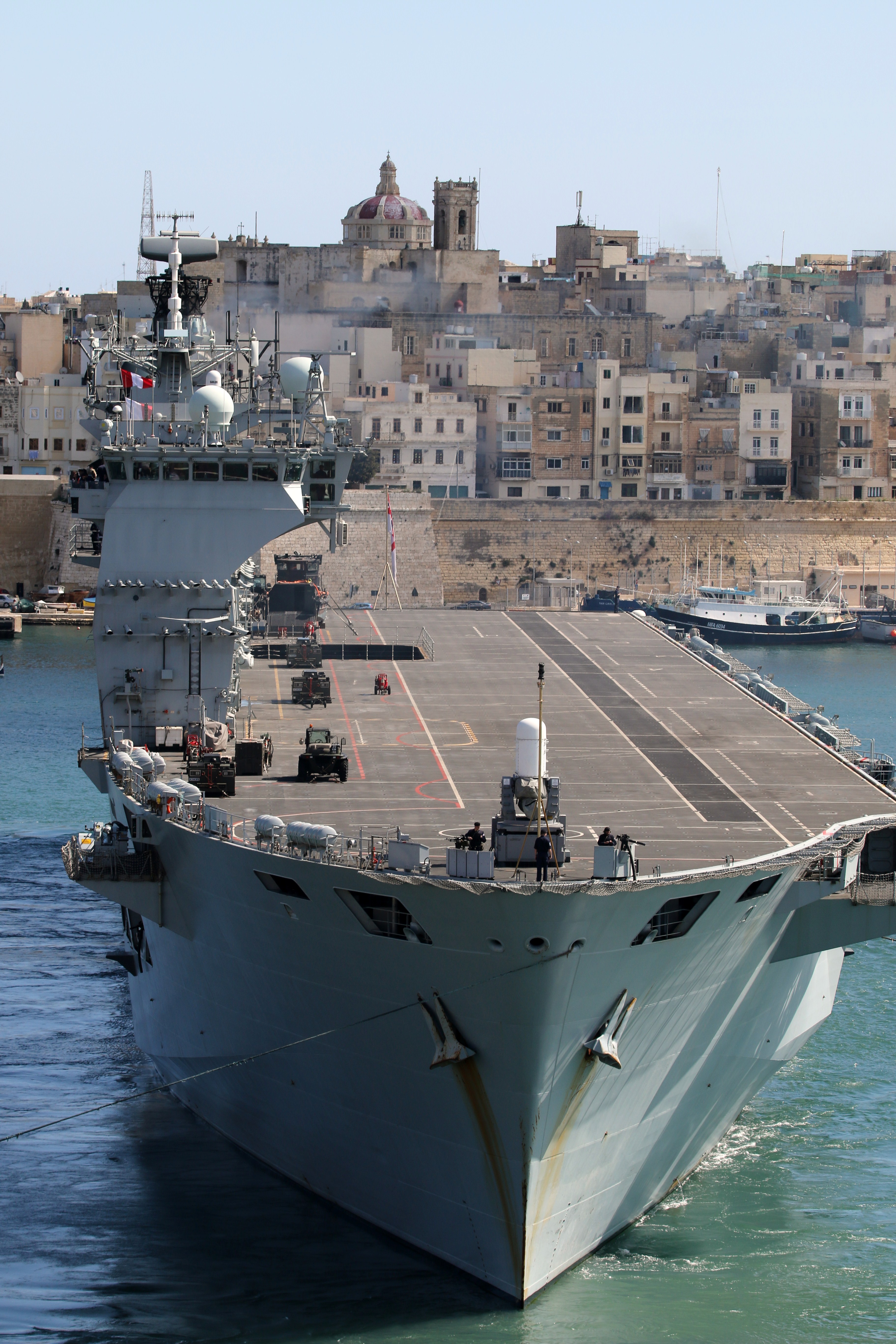 Helicopter carrier HMS Ocean (L12) - Page 2 33273580381_32e0c72e77_o