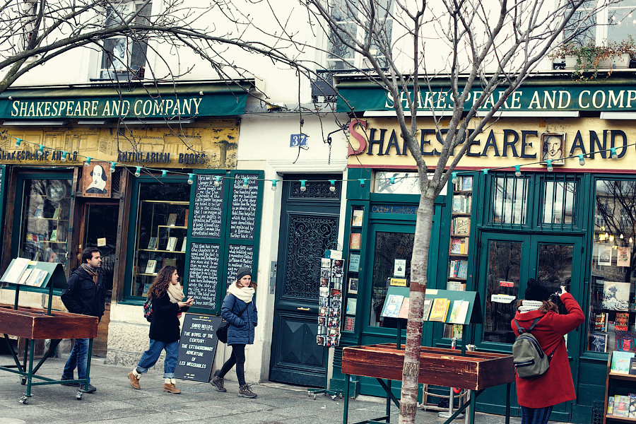Магазин Шекспир и Компания на набережной Сен-Мишель в Париже