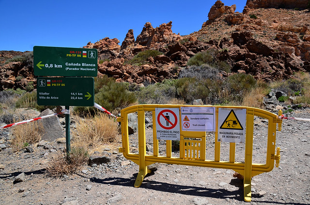 Closed paths in Teide National Park, senderos cerrado en Parque Nacional del Teide