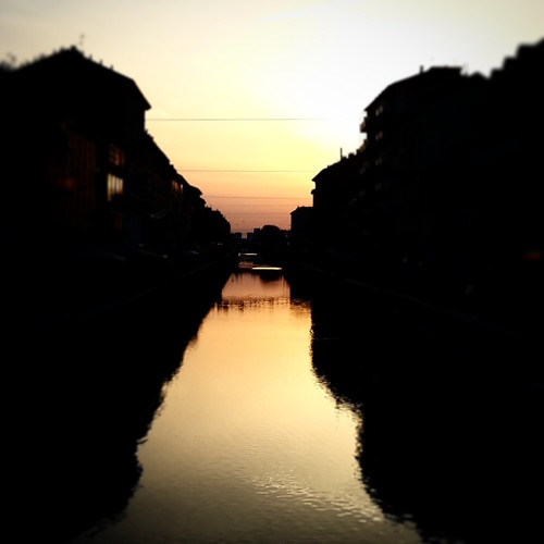 tramonto sui navigli, Milano