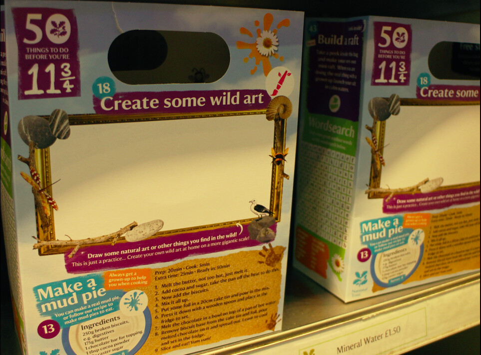 英國國民信託經營的咖啡店中販售的兒童餐盒，包裝上有「50件11又4分之3歲之前要做的事」的指南和給孩童的創作區域。（攝影：許惠婷）