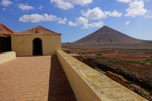 Fuerteventura (Islas Canarias). La isla de las playas y el viento. - Blogs de España - La Oliva, el Puertito de los Molinos y Volcán Calderón Hondo (ruta a pie). (13)