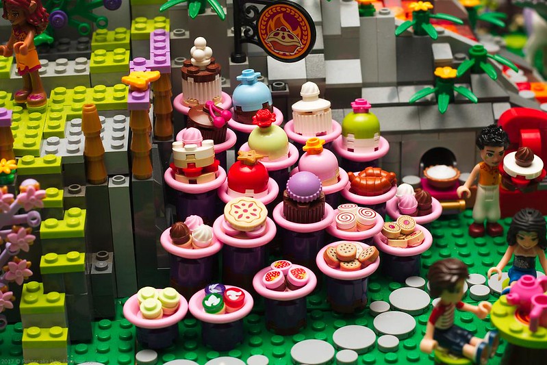 [MOC] gigantesque : univers parallèle, tous les lego Girly font la fête chez Lego Elves 33413438370_0fe19b617f_c