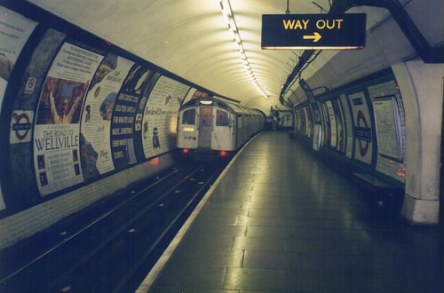 Colliers Wood Underground Station (1995)