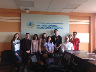 Группа школьников из Сургута