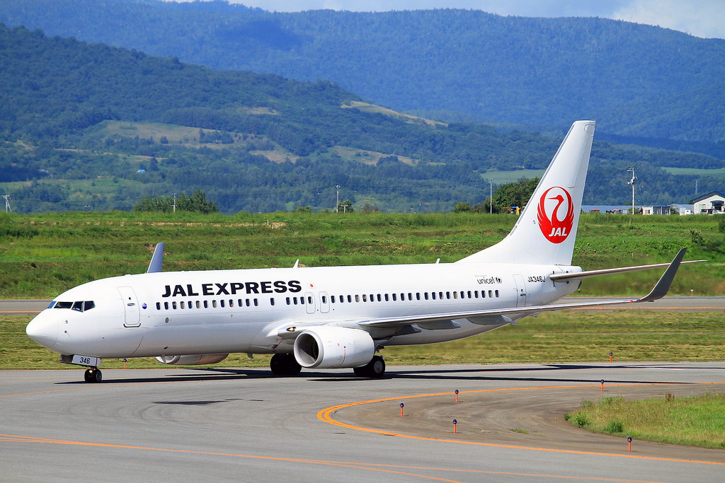 JA346J JAL Express Boeing 737-846