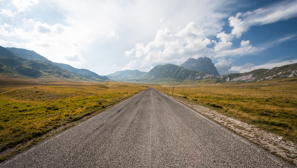 Beautiful long straight road at Campo Imperatore | Canon 450… | Flickr