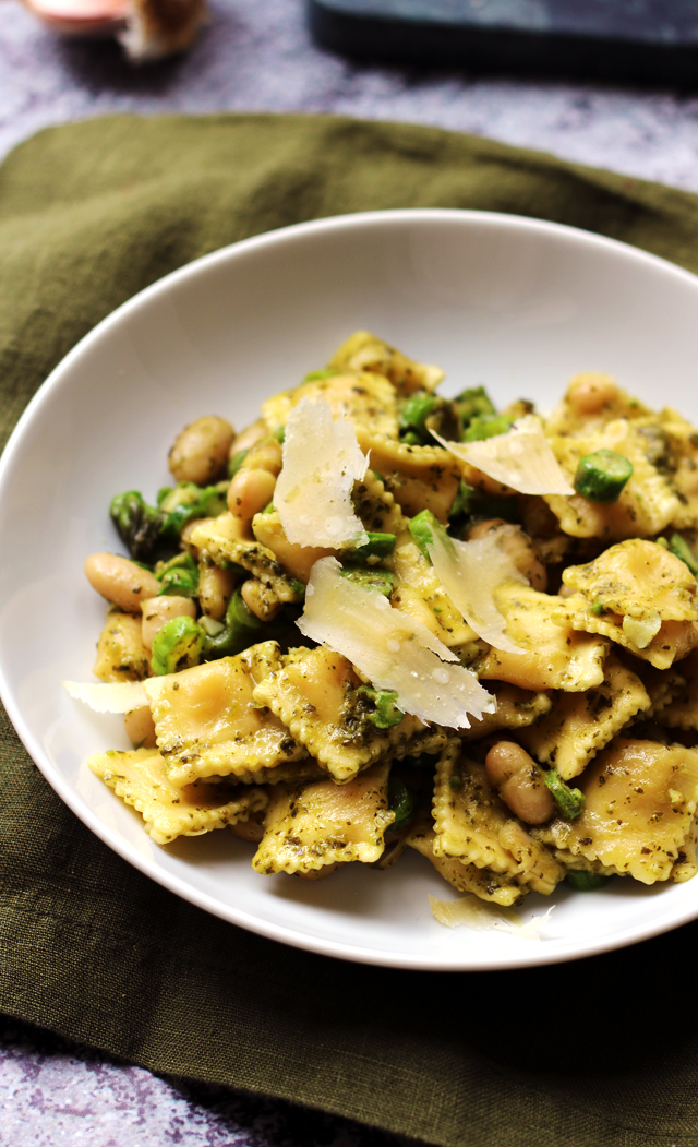 5 Ingredient Ravioli Salad with Kale Pesto, White Beans, and Asparagus