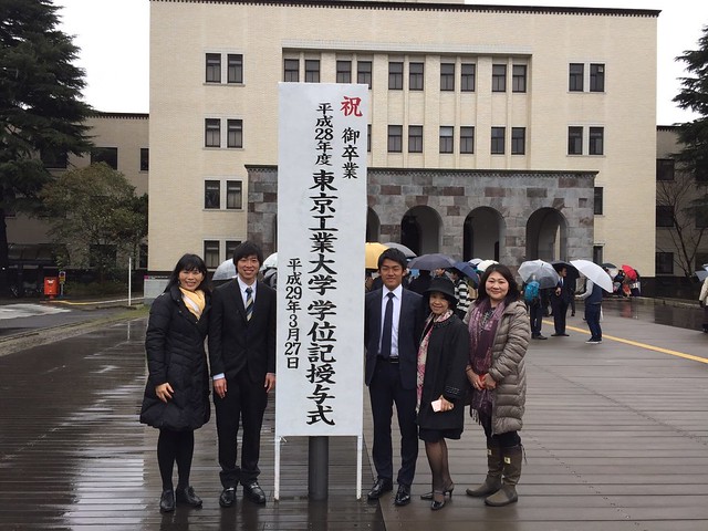 Graduate Mr. Ohya and Mr. Yu with Yamaguchi Lab members in front of Main Bullding of Tokyo Tech