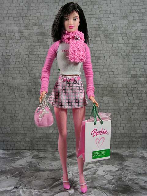 2005 Barbie Loves Benetton Fashion Fever United Colors of Benetton Paris J2253 (2)