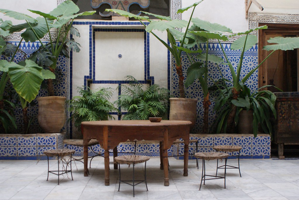 Dans le patio du riad où se trouve le musée Bert Flint à Marrakech.