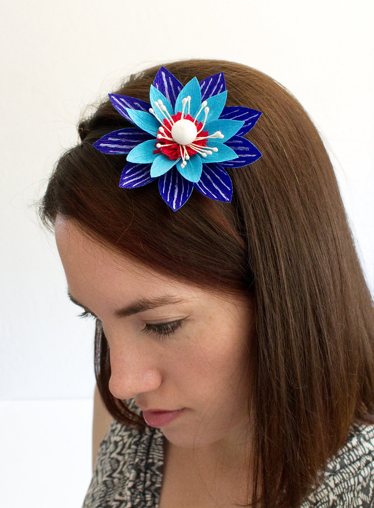 DIY 4th of July Paper Flower Headband | click through for the tutorial!