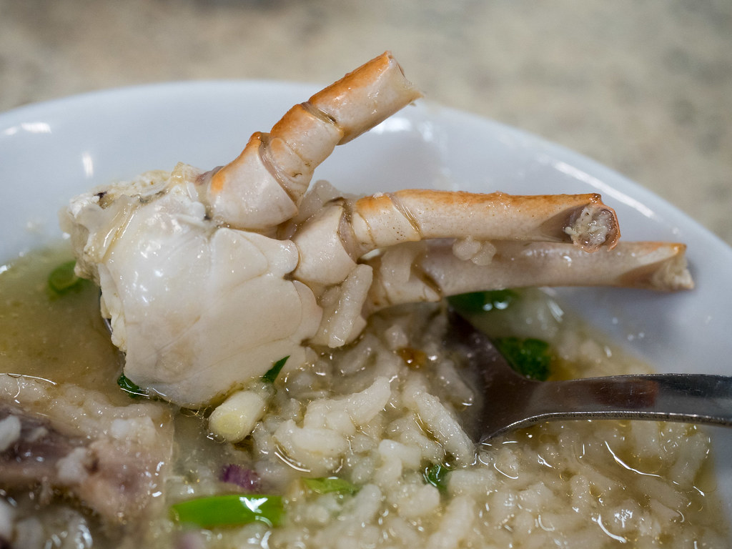 Fresh crab in the seafood porridge.