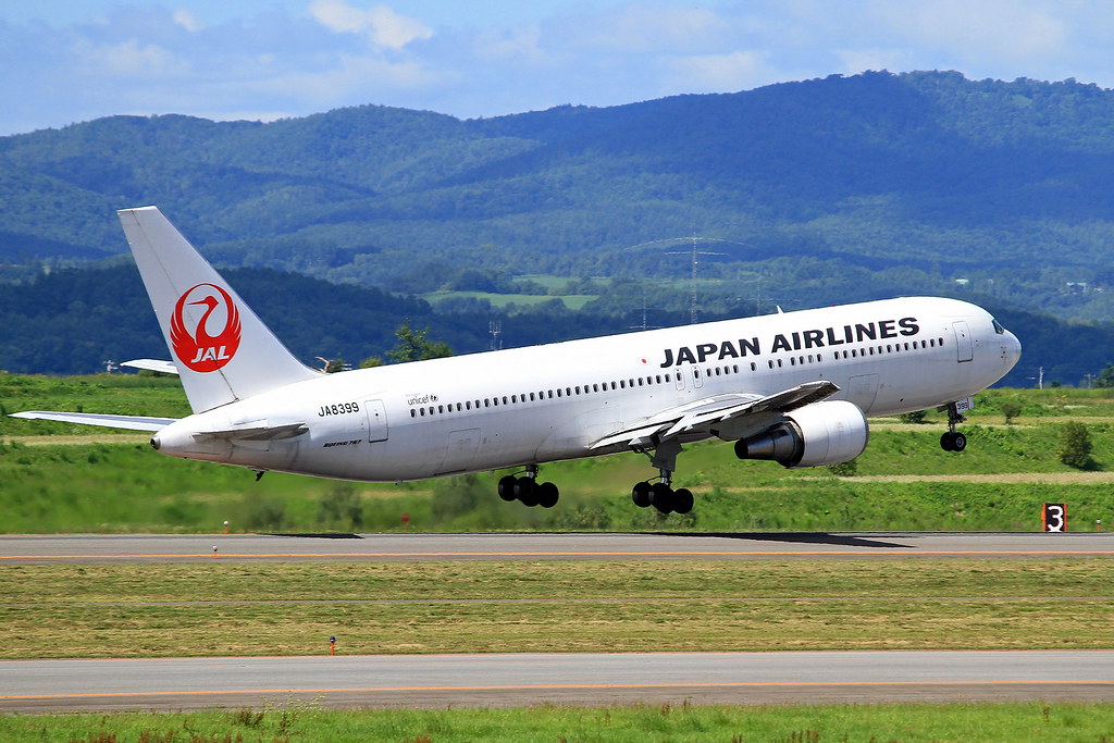 JA8399 Japan Airlines Boeing 767-346