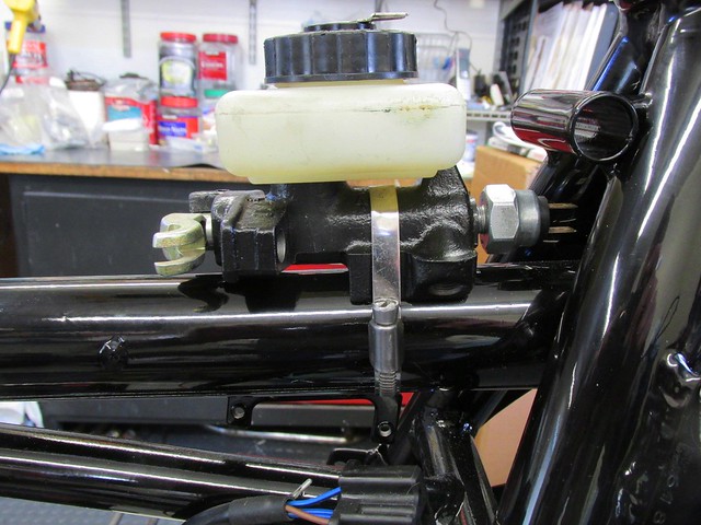 Master Cylinder Mounted on Spine Tube