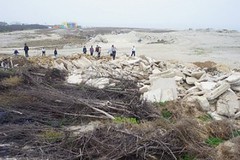 澎湖吉貝島遭傾倒大量廢棄物
