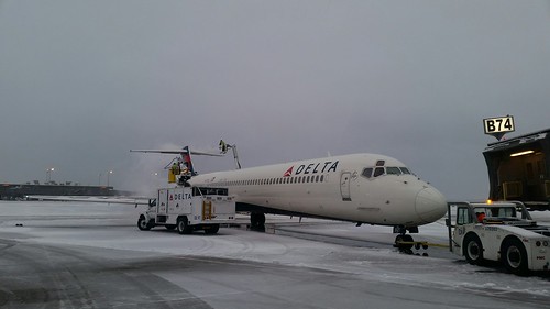 Flights resume to Northeast after winter storm