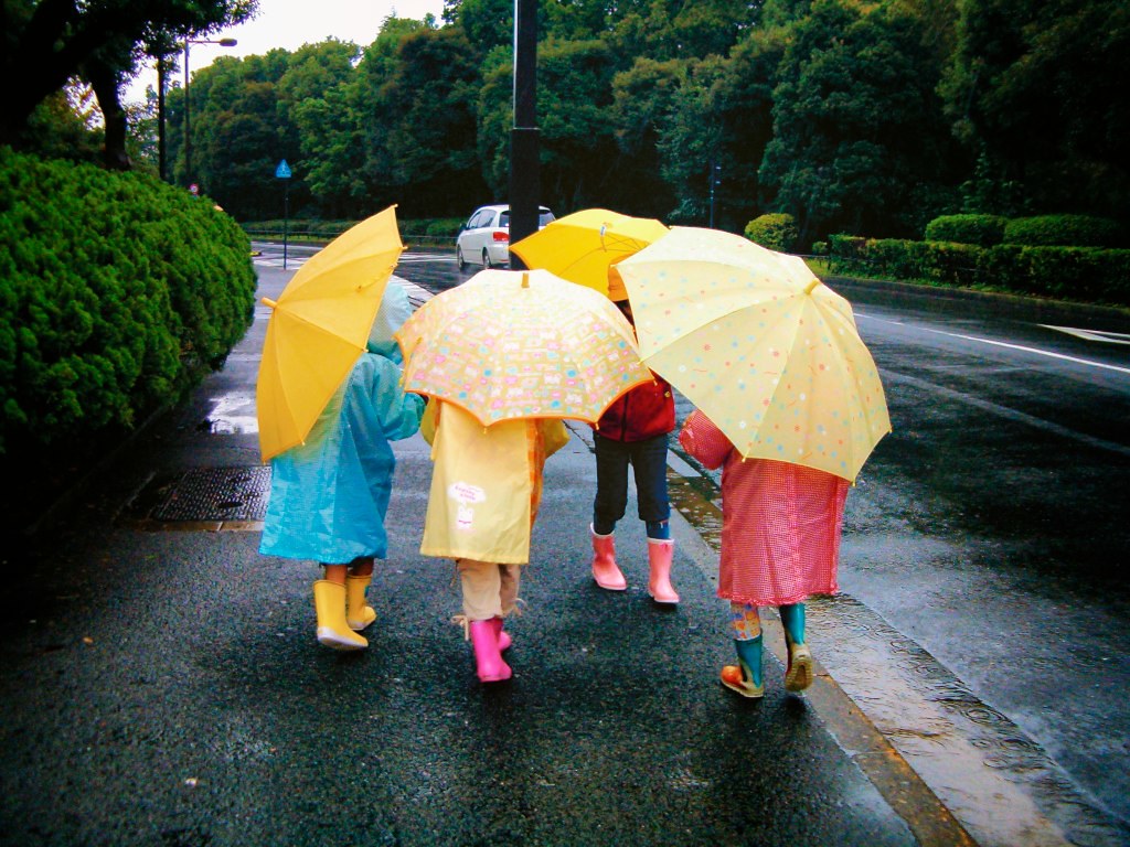Japanese kids in the rain