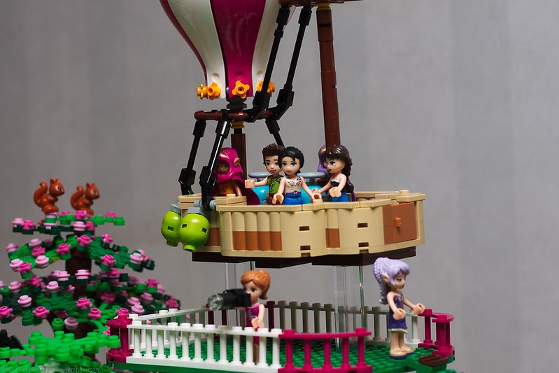 [MOC] gigantesque : univers parallèle, tous les lego Girly font la fête chez Lego Elves 33413437200_b7feb91af6_c