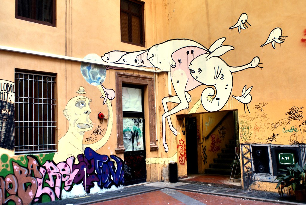 Un bout de fresque de l'artiste BLU vivant à Bologne avant qu'il ne décide d'effacer toutes ses oeuvres de la ville en 2016.