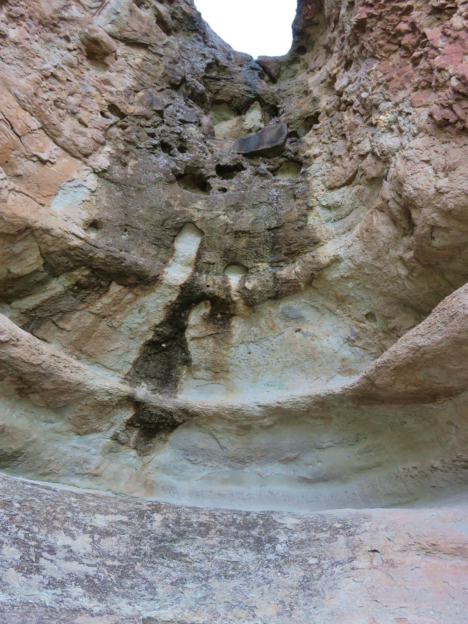 Rock wall along the Palisades - Clarno Unit - John Day Fossil Beds