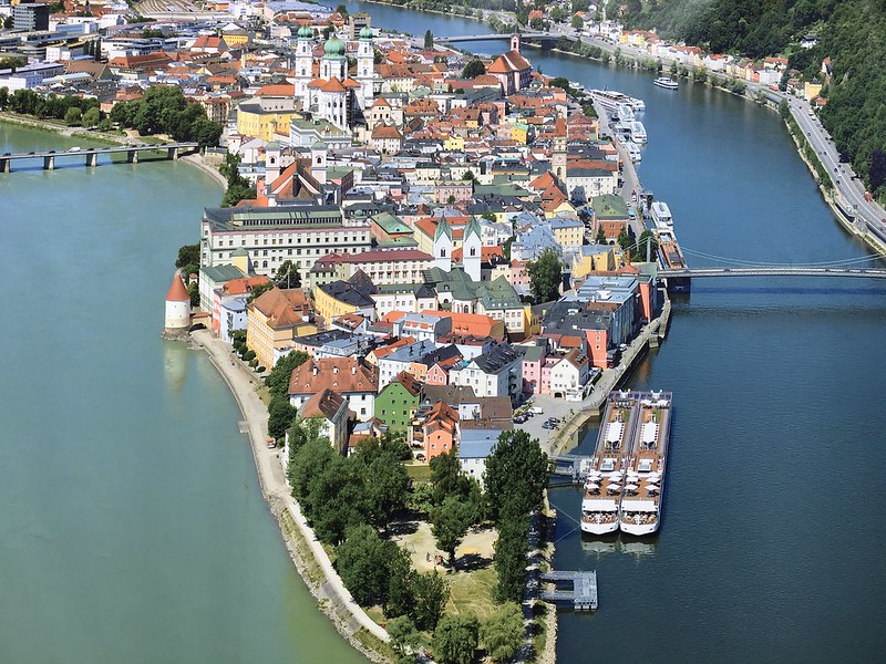 Autoloma Tonava | Passau | Bratislava Passau oli Saksan pahimpia tulva-alueita 2013. Vedenpinta nousi silloin lähes 13 metriin eli korkeimmalle sitten vuoden 1501. 