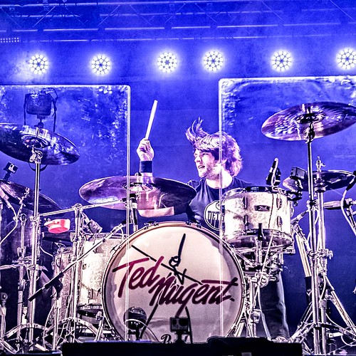 Jason Hartless performing with Ted Nugent in 2016