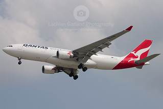 Qantas A330-203 VH-EBI
