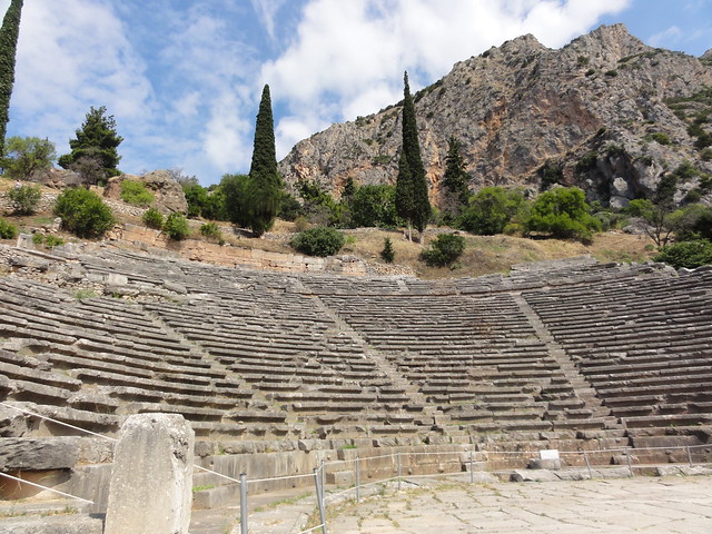 Viajar a Grecia en tiempos revueltos. - Blogs de Grecia - DELFOS, MONUMENTO A LA BATALLA DE LAS TERMÓPILAS Y KALAMBAKA EN METEORA. (17)