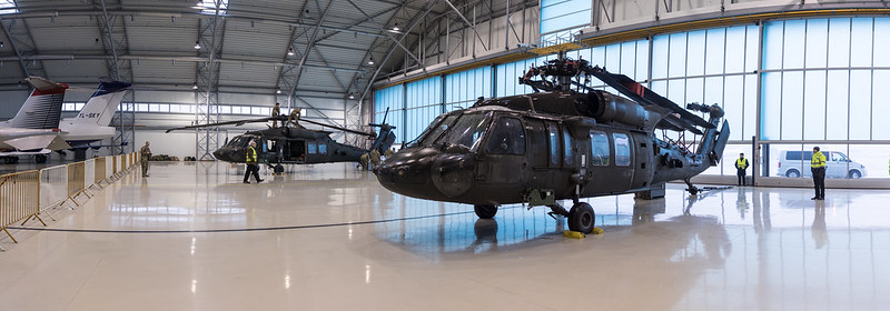 Ar lidmašīnu "Galaxy" no ASV Latvijā nogādā helikopterus "Black Hawk"