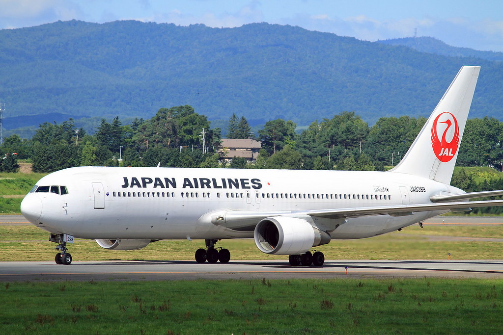 JA8399 Japan Airlines Boeing 767-346